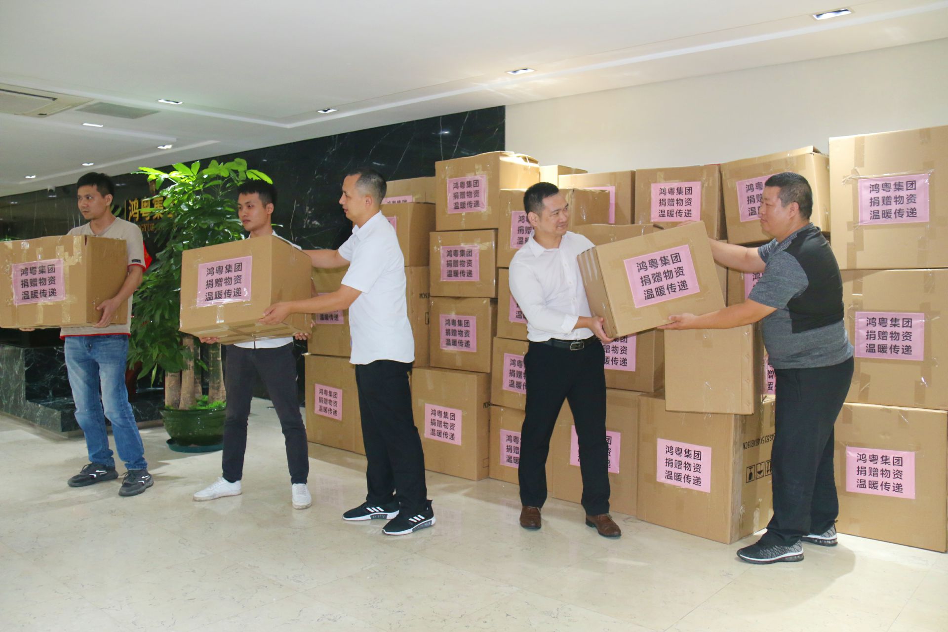 南宁舒明定制旅行服务有限公司公益回顾丨家国同欢月同圆 温暖满载甘孜州(图2) 南宁舒明定制旅行服务有限公司公益回顾丨家国同欢月同圆 温暖满载甘孜州(图2)