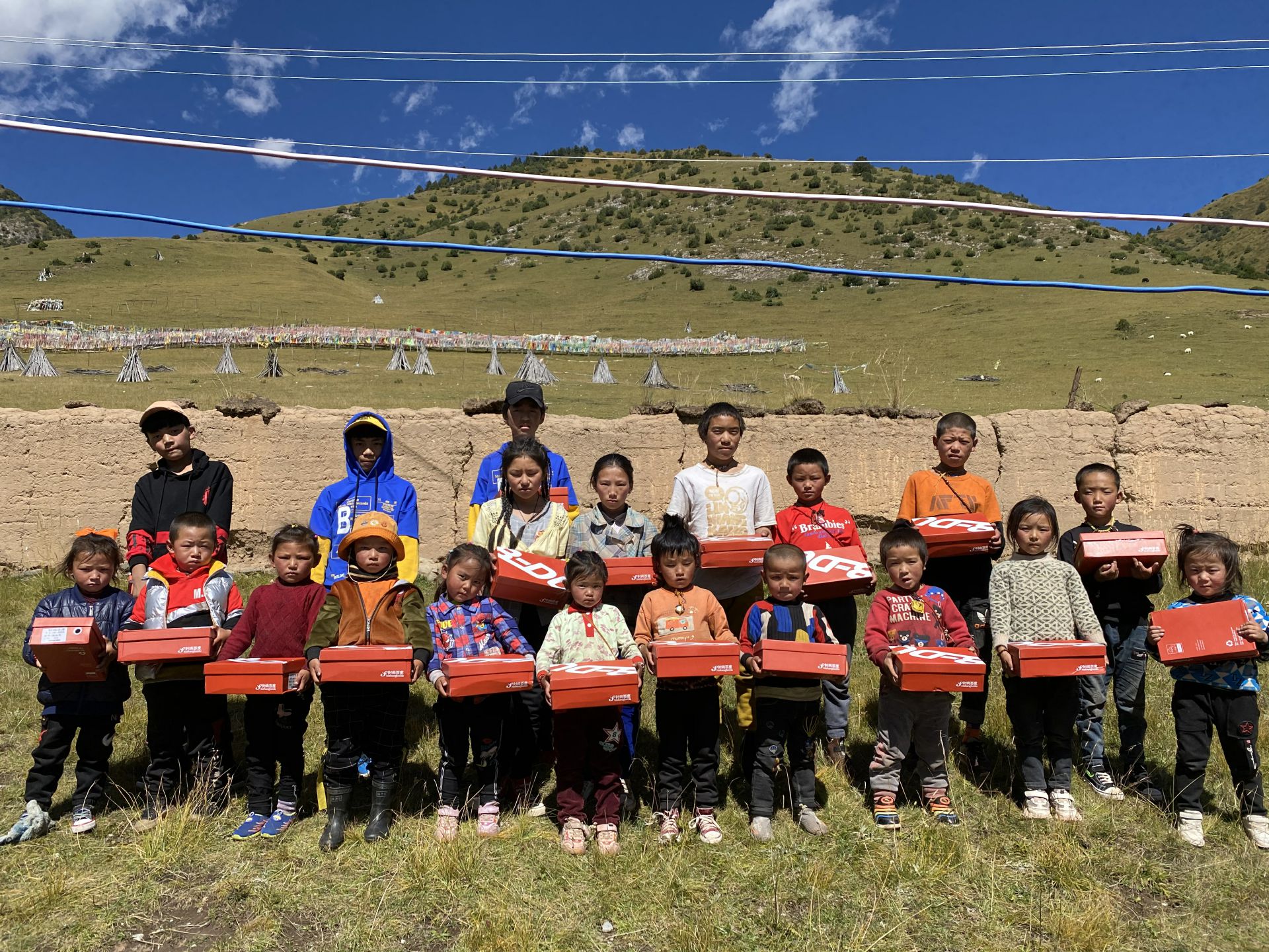 南宁舒明定制旅行服务有限公司公益回顾丨家国同欢月同圆 温暖满载甘孜州(图13) 南宁舒明定制旅行服务有限公司公益回顾丨家国同欢月同圆 温暖满载甘孜州(图13)